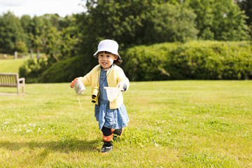 Fototapeta premium toddler girl playing exploration in spring park