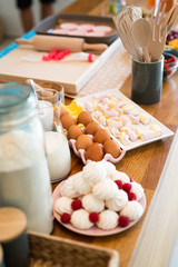 jajka- tło- blat kuchenny © BlackMediaHouse