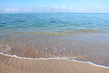 ハワイ　オアフ島　ワイキキビーチの朝