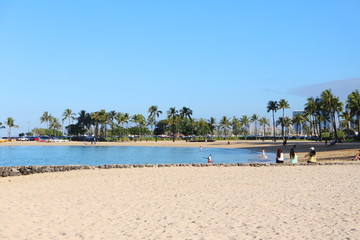 ハワイ　オアフ島　ワイキキビーチの朝