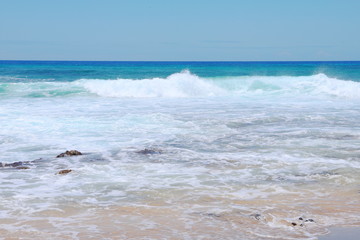ハワイ　オアフ島　ターコイズブルーの海と青空