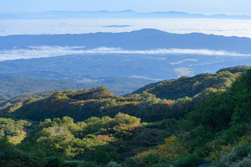 Fototapeta na wymiar 祓川から鳥海山に向かう登山道から見た朝の展望