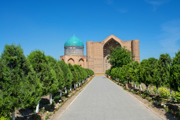 Fototapeta na wymiar Mausoleum of khoja ahmed yasawi Turkestan Kazakhstan.