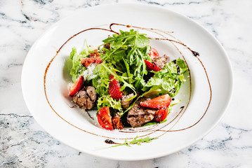 salad with strawberries and duck liver