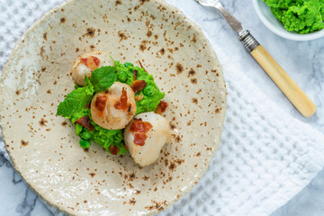 Scallops with minted peas and crispy pancetta - overhead view