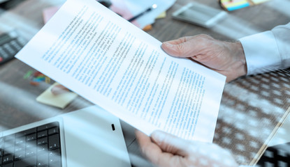 Checking a document (Lorem ipsum text); light effect