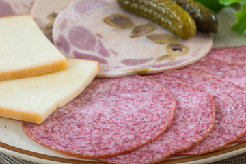 fromage à raclette et charcuterie