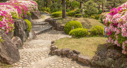 Der Suraku-en Garten in Kobe mit vielen Azaleen