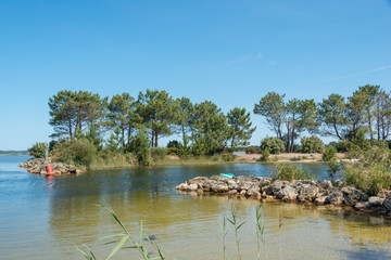 Fototapeta na wymiar HOURTIN (Gironde, France), le lac