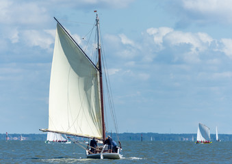 ANDERNOS (Bassin d'Arcachon, France), voiliers sur le bassin