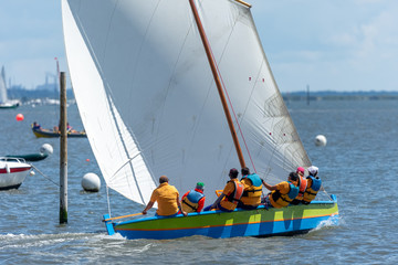ANDERNOS (Bassin d'Arcachon, France), une pinasse à voile