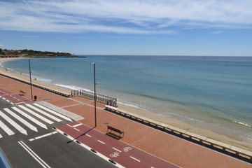 Promenade au bord de la plage; Tarragone, Espagne