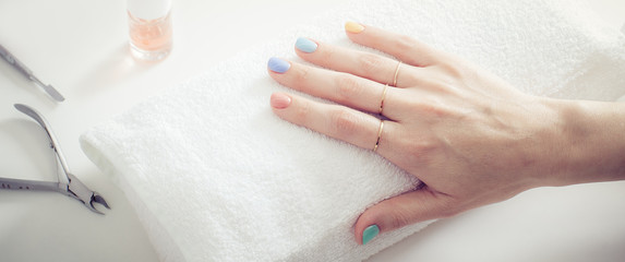 Obraz na płótnie Canvas Finger nail treatment, grinding and polishing in beauty salon