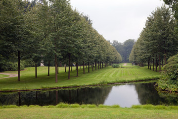 Fototapeta na wymiar Het Loo Palace in Apeldoorn Netherlands garden park