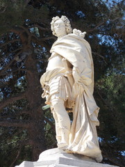 statue