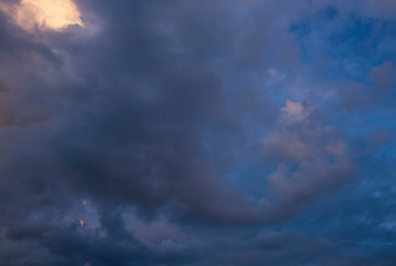 Fototapeta na wymiar Threatning Clouds
