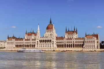 Obraz na płótnie Canvas The Hungarian Parliament Building on the bank of the Danube in Budapest.