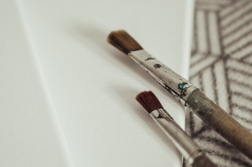 Naklejka premium brush on the canvas
