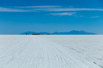 Fototapeta na wymiar Landscape of incredibly white salt flat Salar de Uyuni, amid the Andes in southwest Bolivia, South America