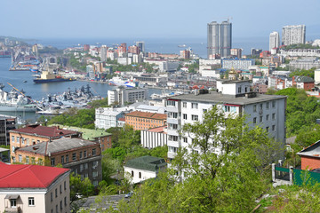 Obraz premium Vladivostok, Russia, May, 21, 2019. Two women looking at the city from observation deck 