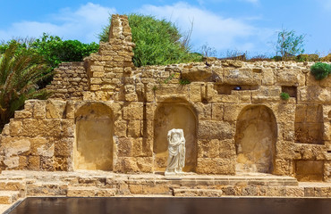 Fototapeta na wymiar Ancient construction and statue. city of Caesarea Israel