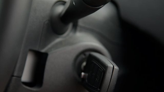 Starting the engine / turning the car key