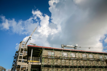 Obraz premium Construction Site with cranes and scaffolding