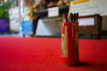 Red seamsi wooden sticks for predicting