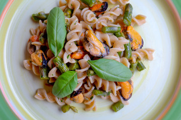 Mussels and asparagus pasta