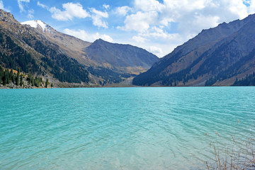 Obraz premium Blue lake in the mountains