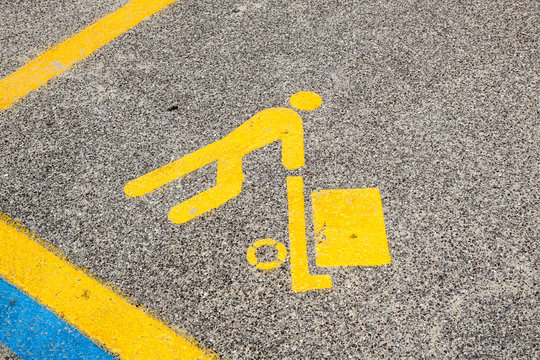 yellow parking symbol for loading and unloading area on the pavement .