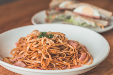 Aglio Olio Peperoncino Linguine & chicken strips tossed with olive oil, garlic and chilli flakes.  Topped with parmesan cheese and parsley.