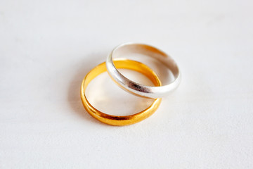 Obraz na płótnie Canvas Silver and gold wedding rings isolated on white background.Couple rings for wedding concept