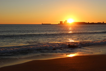 coucher de soleil sur les jetées des sables d'Olonne