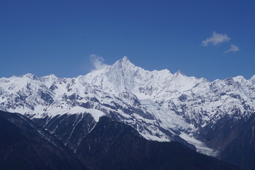 Fototapeta na wymiar Views of the Meili Snow Mountain magic peaceful Tibetan place from Deqen