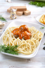 meatballs with pasta and sauce