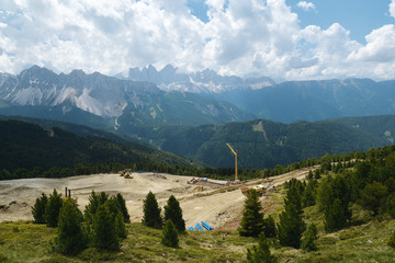 Baustelle Wasserspeicher f&uuml;r Schneekanonen im Gebirge
