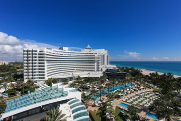 Fontainebleau Hotel on Miami Beach - obrazy, fototapety, plakaty