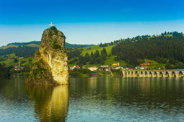 Fototapeta na wymiar beautiful lake and mountain in summer. Romania