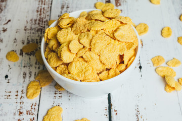 The corn flakes in a bowl 