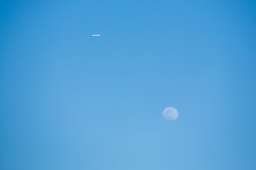 つきと飛行機