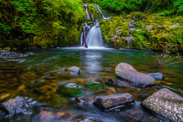 Beautiful Sunset Hike Up Sweet Creek Falls in Oregon © Jeremy Janus