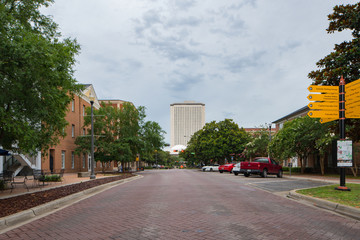 Naklejka premium Downtown Tallahassee Florida facing State Capitol Building