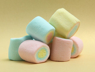 Obraz na płótnie Canvas colorful marshmallows candy on yellow background