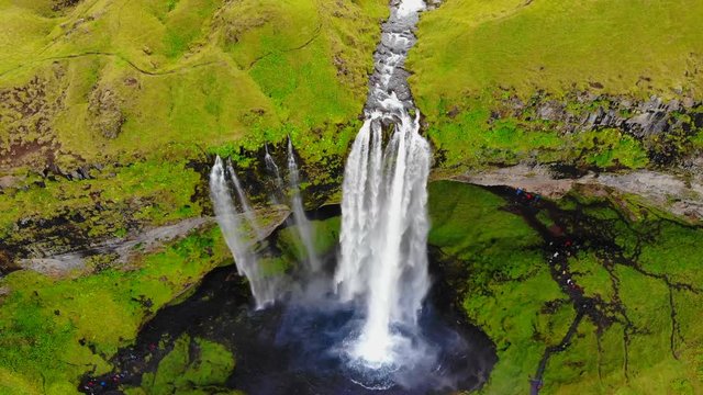 Waterfall in Iceland09