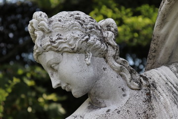  white statues of Roman women