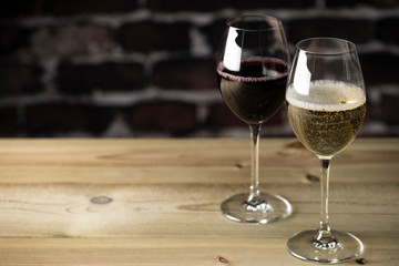 赤ワインと白ワイン コピースペース