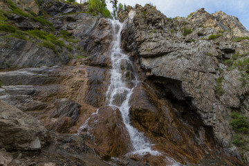 Obraz premium Waterfall in Altay mountains. Beautiful nature landscape. Popular touristic distination.