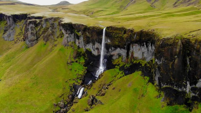 Waterfall in Iceland3