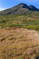 Obraz premium 康新道から見た初秋の鳥海山